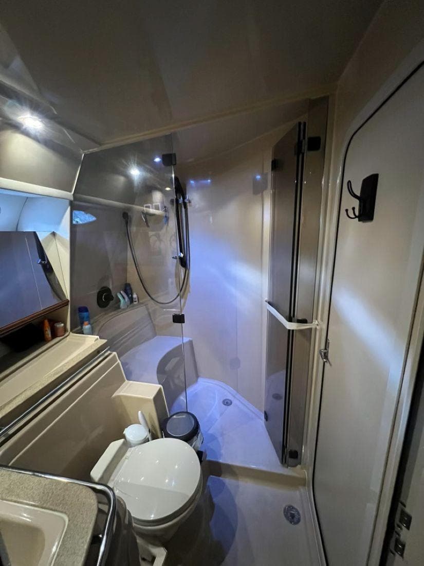 2000 Cruisers Yachts 4270 Express — Nashville, TN (photo 23)