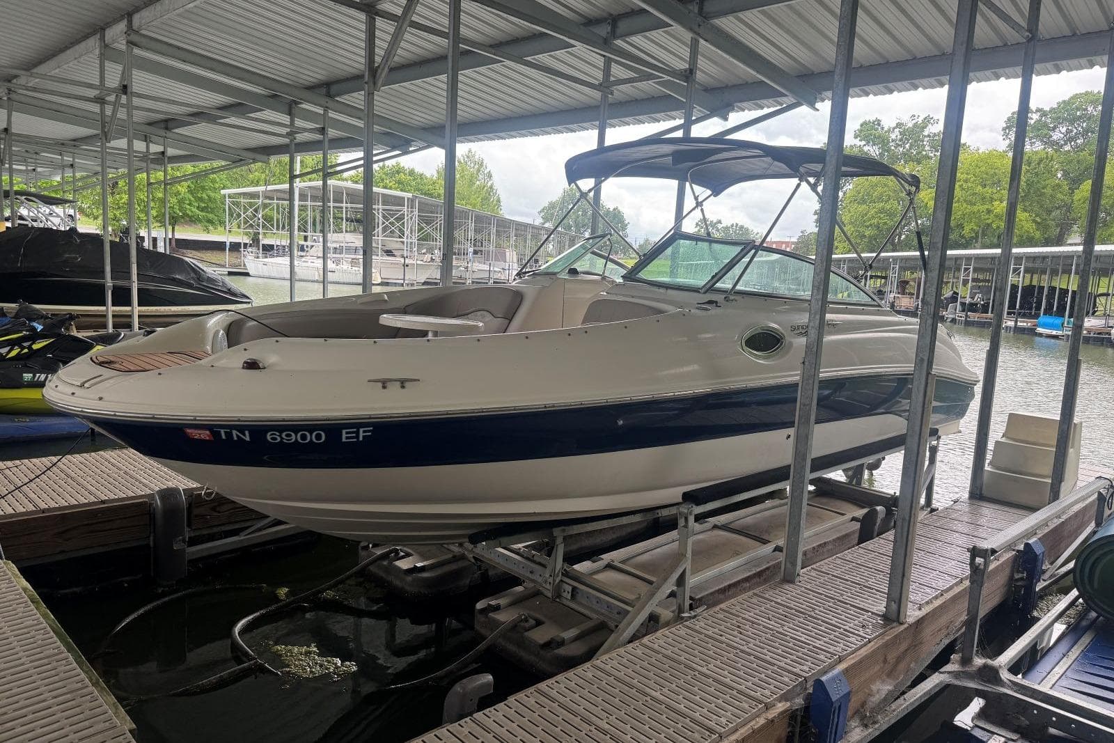 2004 Sea Ray 240 Sundeck