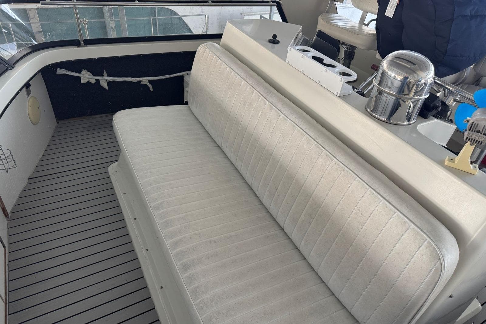 1987 Carver 42 Aft Cabin Motor Yacht — Waverly, TN (photo 21)