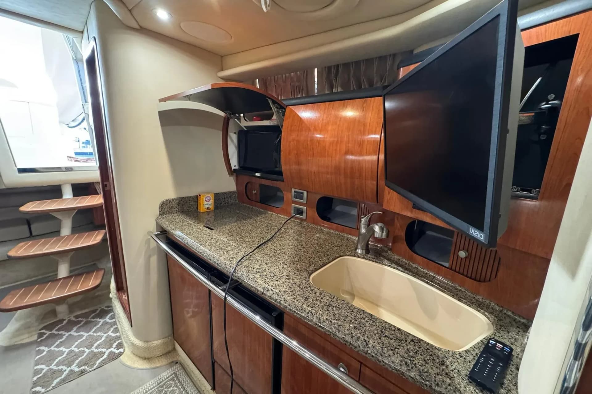 2005 Sea Ray 360 Sundancer — Iuka, MS (photo 12)