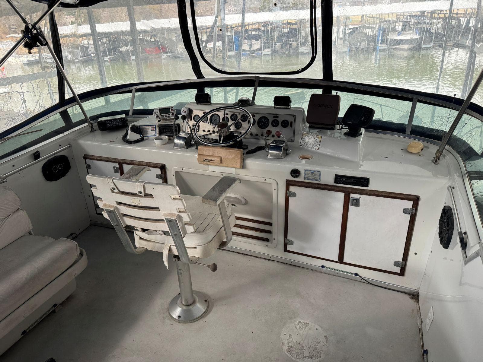 1988 Chris-Craft 426 Catalina — Hendersonville, TN (photo 13)
