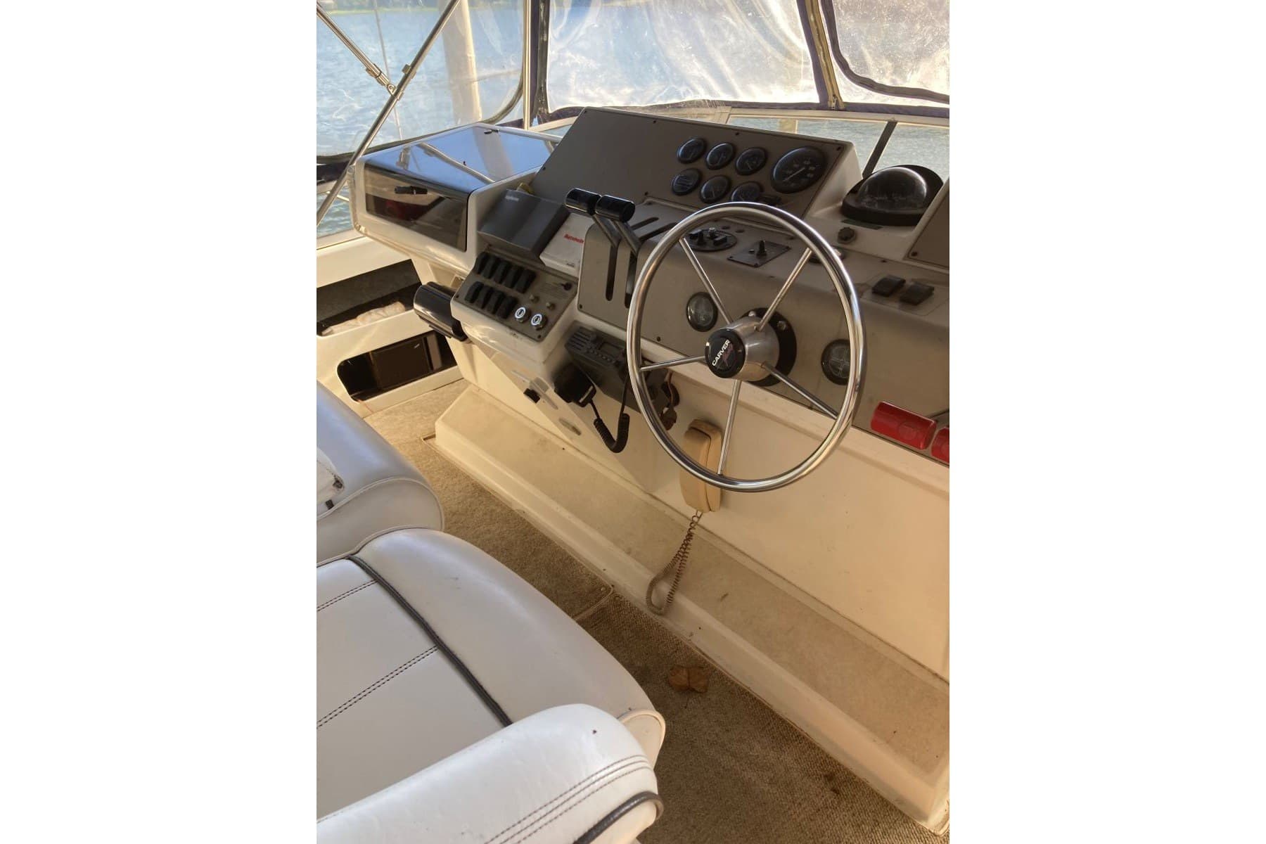 1996 Carver 355 Aft Cabin Motor Yacht — Florence, TN (photo 12)