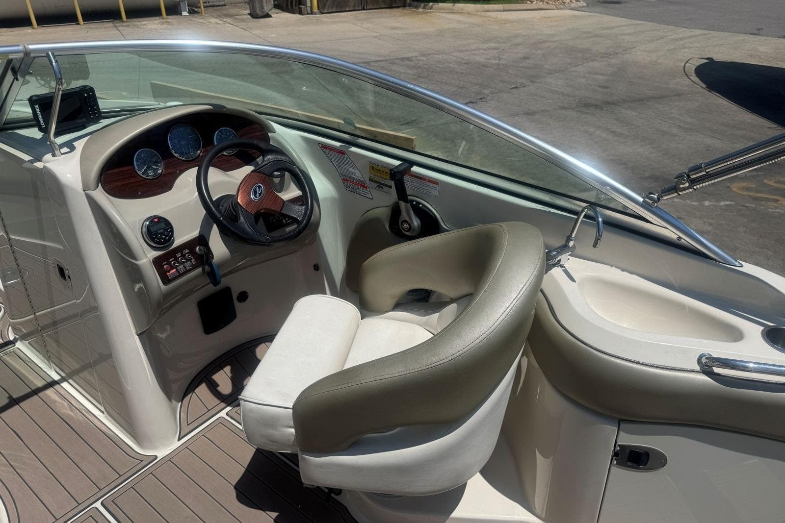 2006 Sea Ray 220 Sundeck — Hendersonville, TN (photo 17)