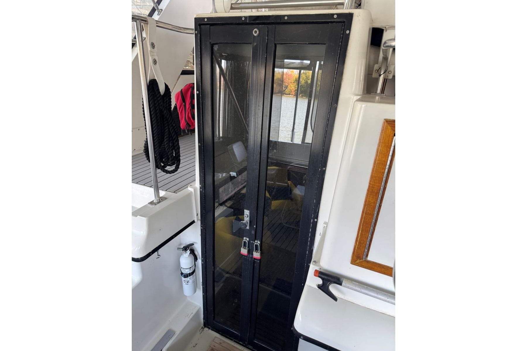 1987 Carver 42 Aft Cabin Motor Yacht — Waverly, TN (photo 23)