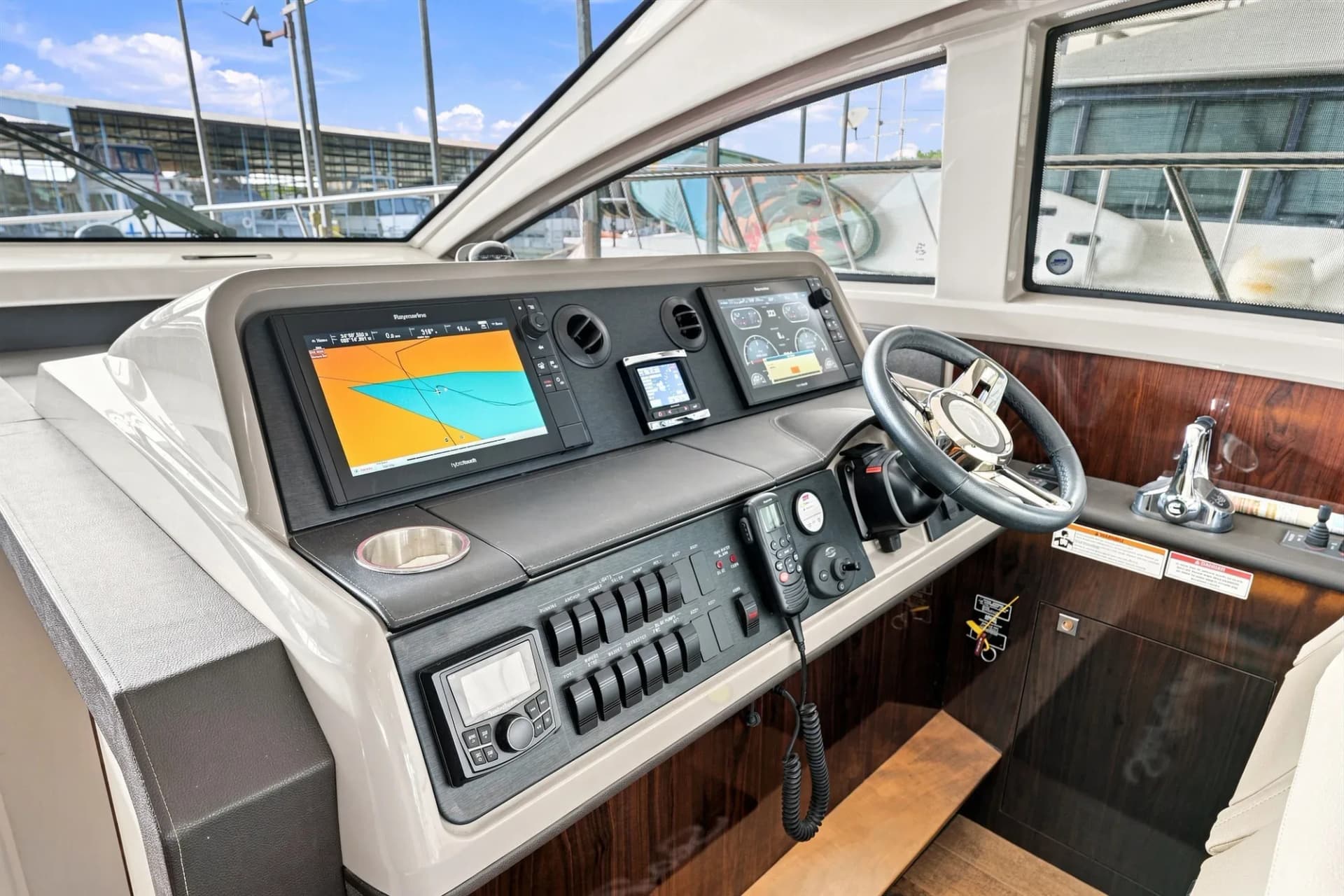 2017 Sea Ray Fly 400 — Iuka, MS (photo 25)