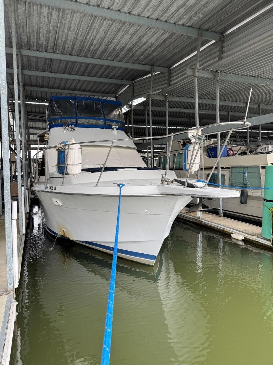 1988 Chris-Craft 426 Catalina — Hendersonville, TN (photo 2)