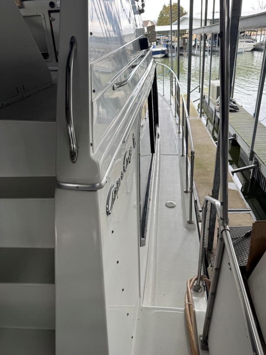 1988 Chris-Craft 426 Catalina — Hendersonville, TN (photo 11)