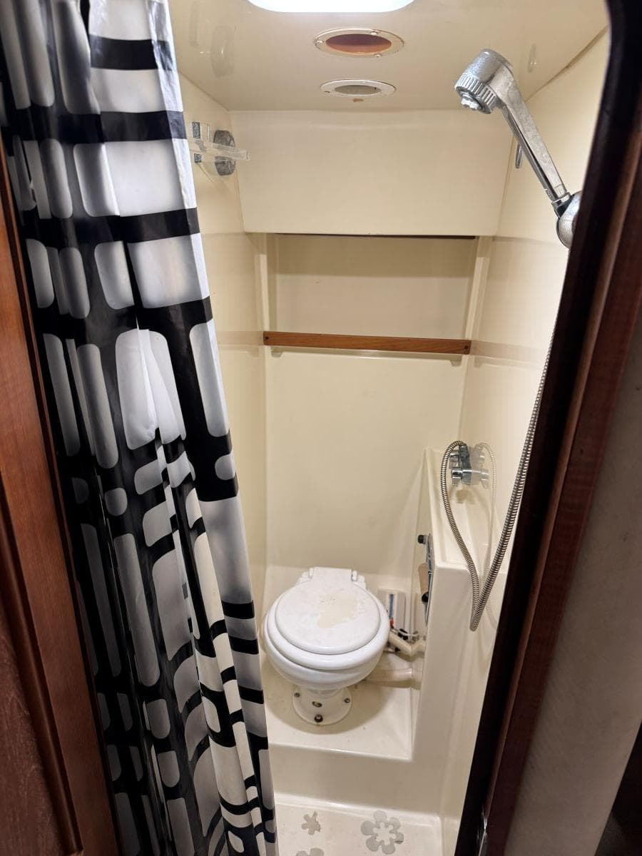 1988 Chris-Craft 426 Catalina — Hendersonville, TN (photo 35)