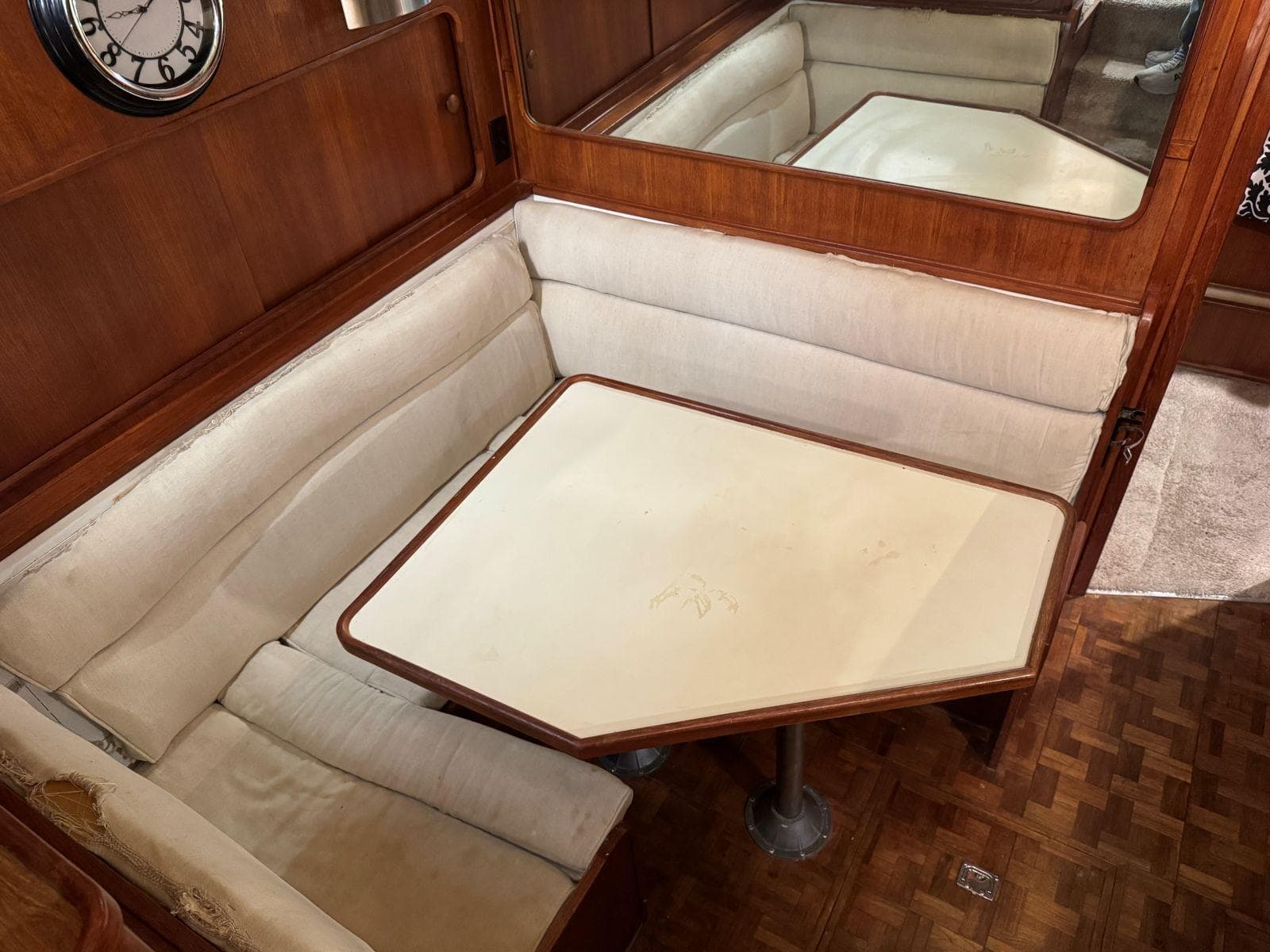 1988 Chris-Craft 426 Catalina — Hendersonville, TN (photo 24)