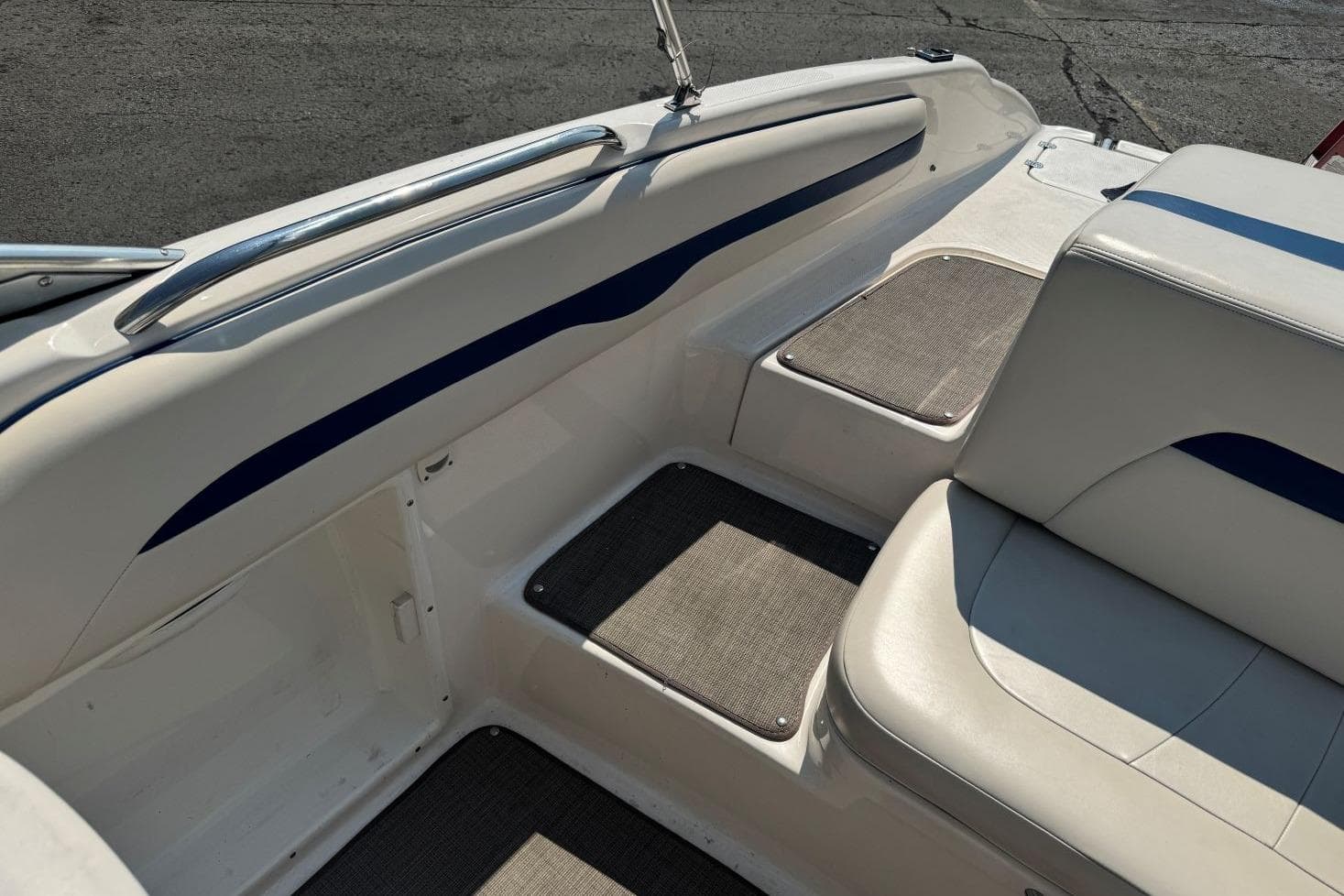 2001 Chaparral 220 SSi — Hendersonville, TN (photo 12)