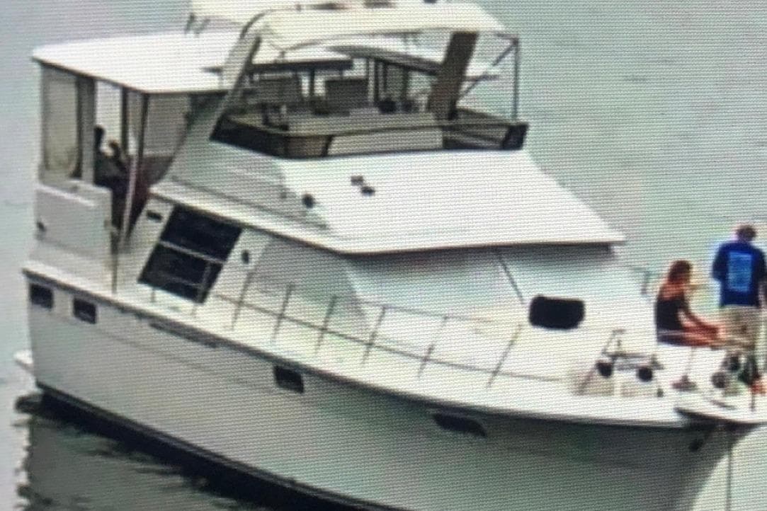 1987 Carver 42 Aft Cabin Motor Yacht — Waverly, TN (photo 2)