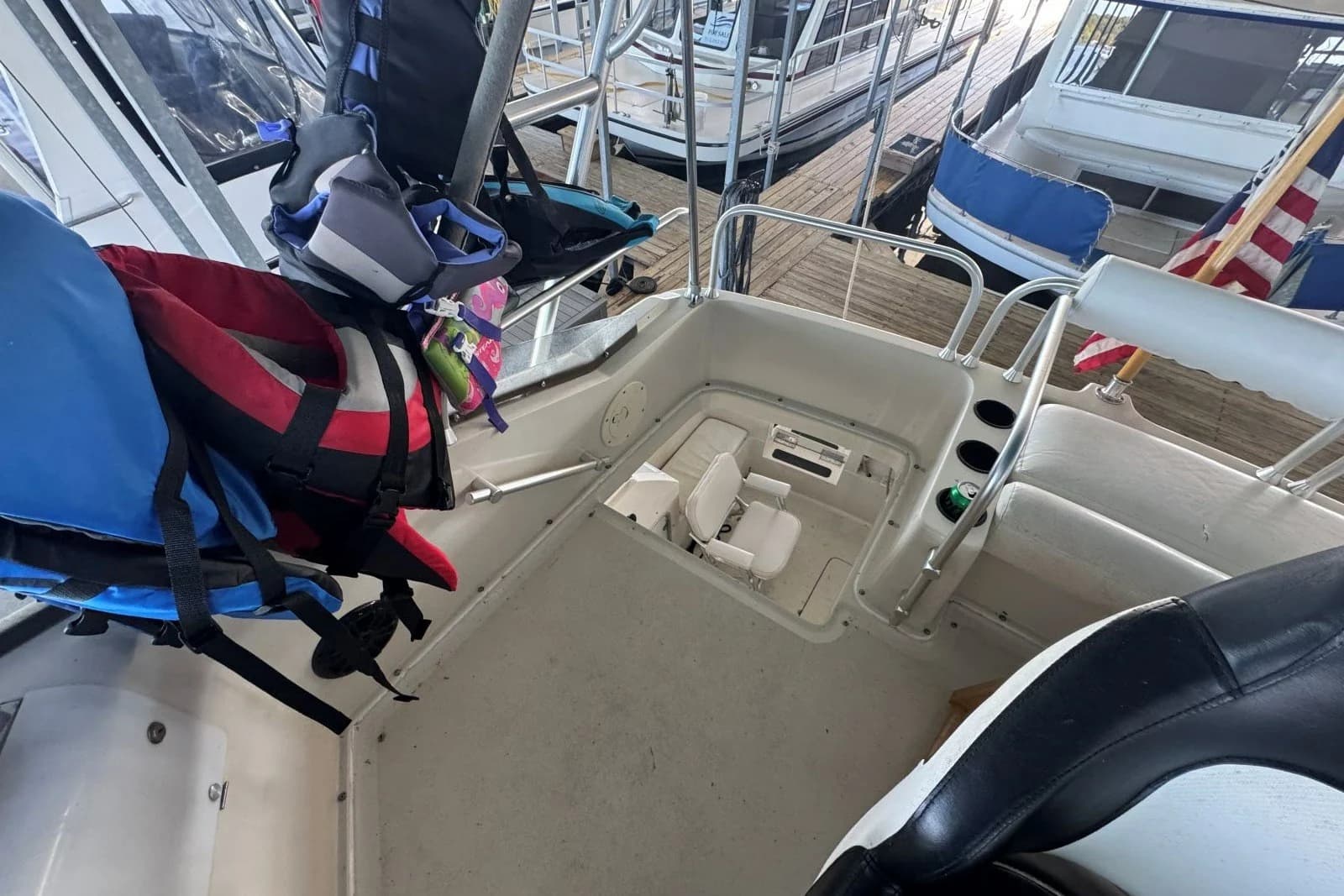 1988 Mainship Mediterranean 35 — Hendersonville, TN (photo 17)