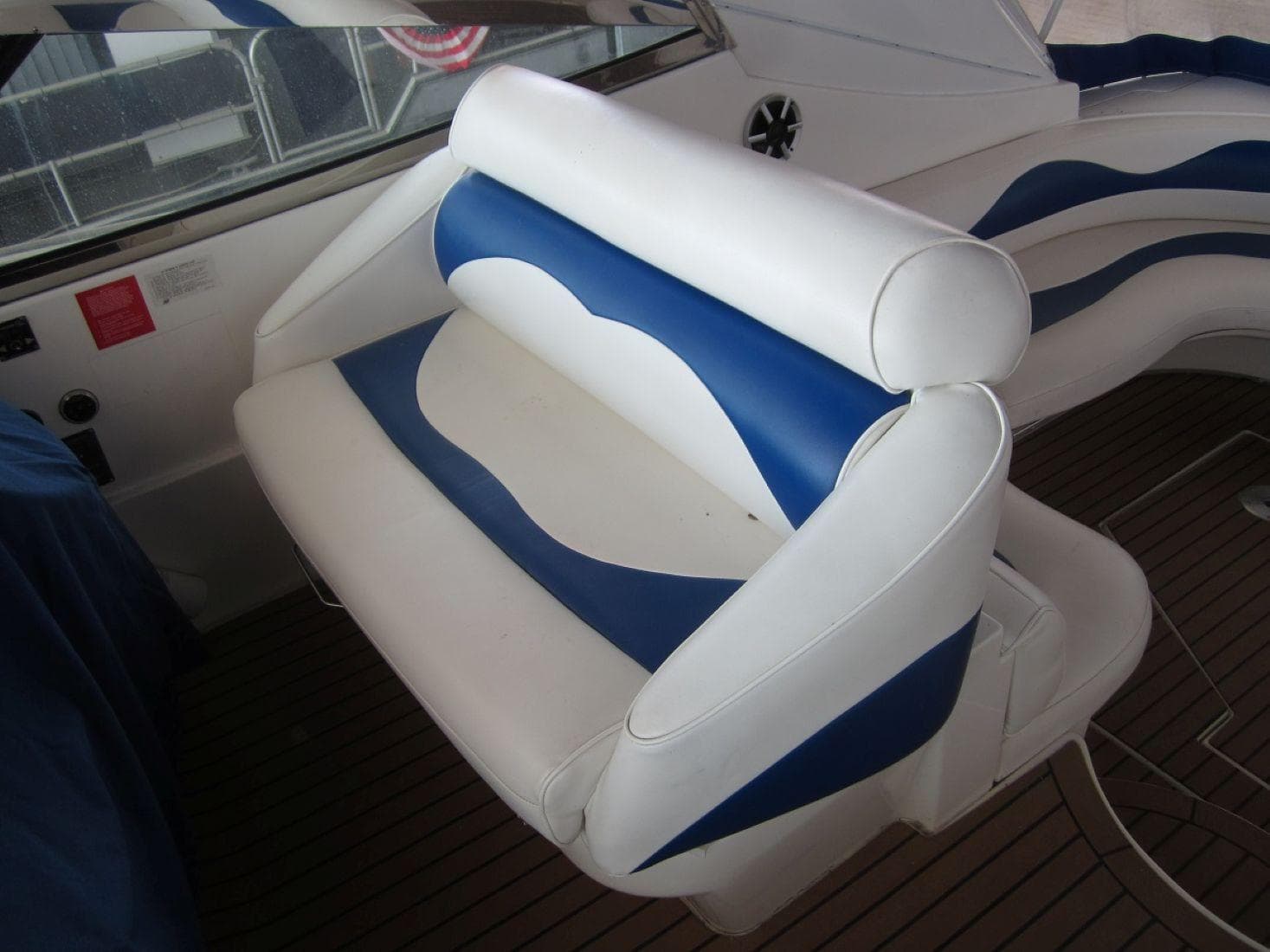 2000 Cruisers Yachts 4270 Express — Nashville, TN (photo 13)