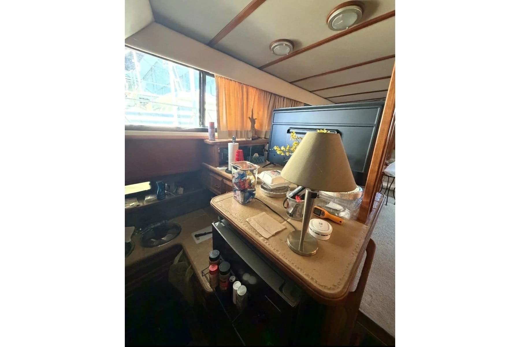 1987 Carver 4207 Aft Cabin Motor Yacht — Aurora, KY (photo 14)