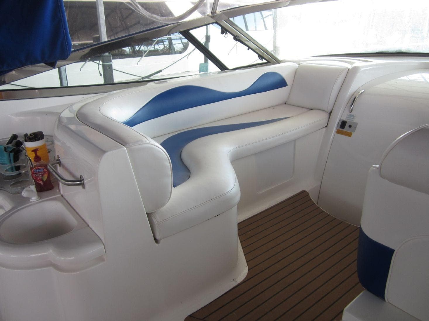 2000 Cruisers Yachts 4270 Express — Nashville, TN (photo 12)