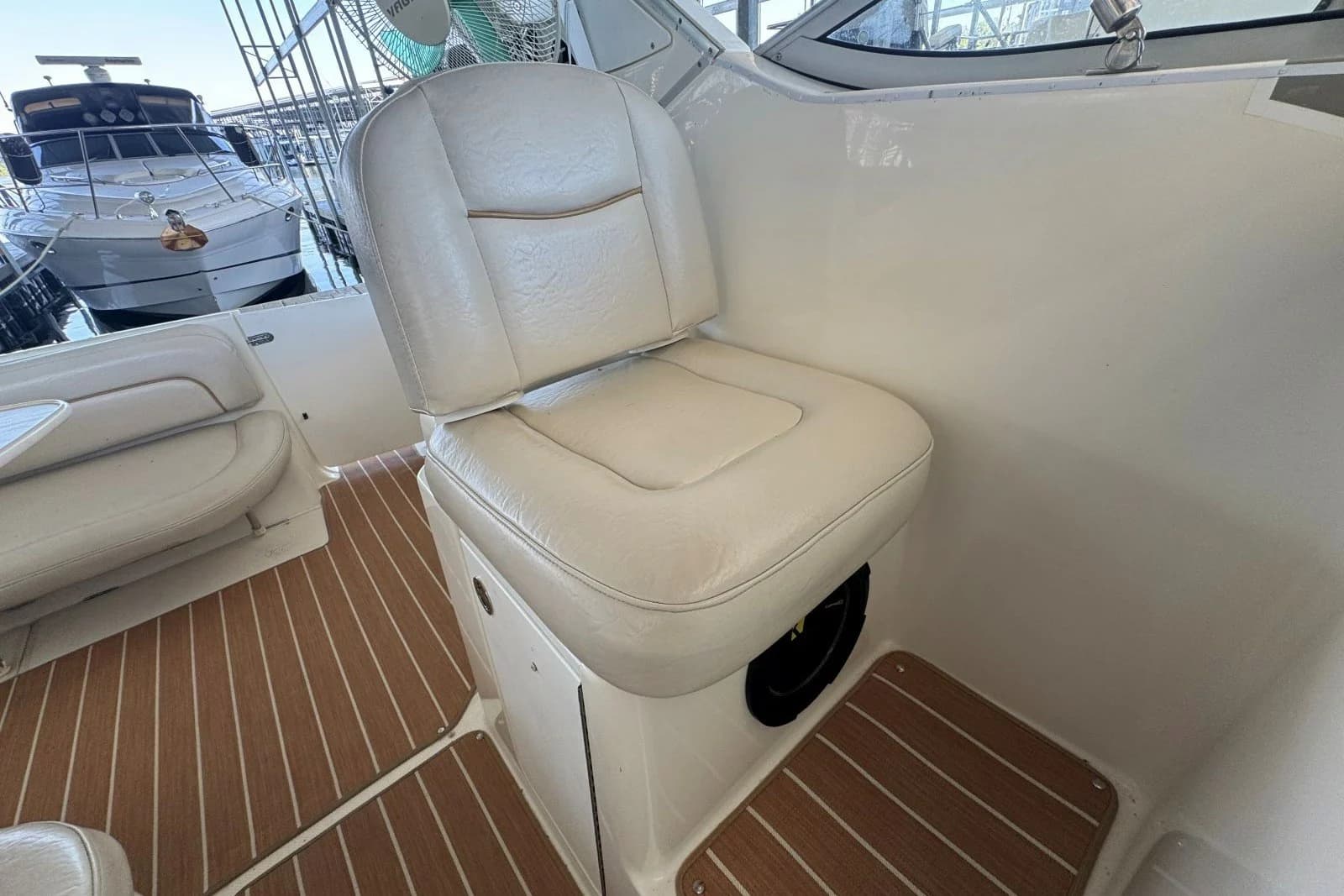 2000 Bayliner 3055 Ciera — Old Hickory, TN (photo 12)