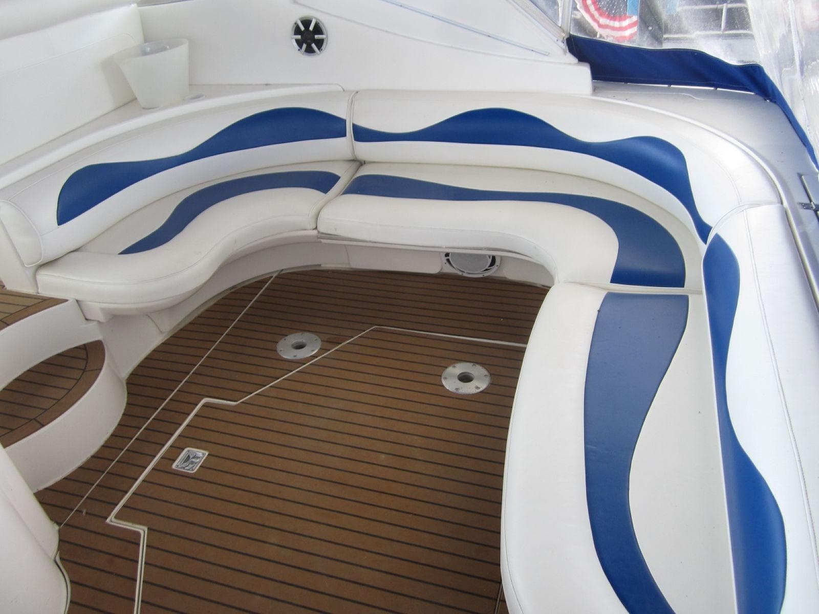 2000 Cruisers Yachts 4270 Express — Nashville, TN (photo 11)