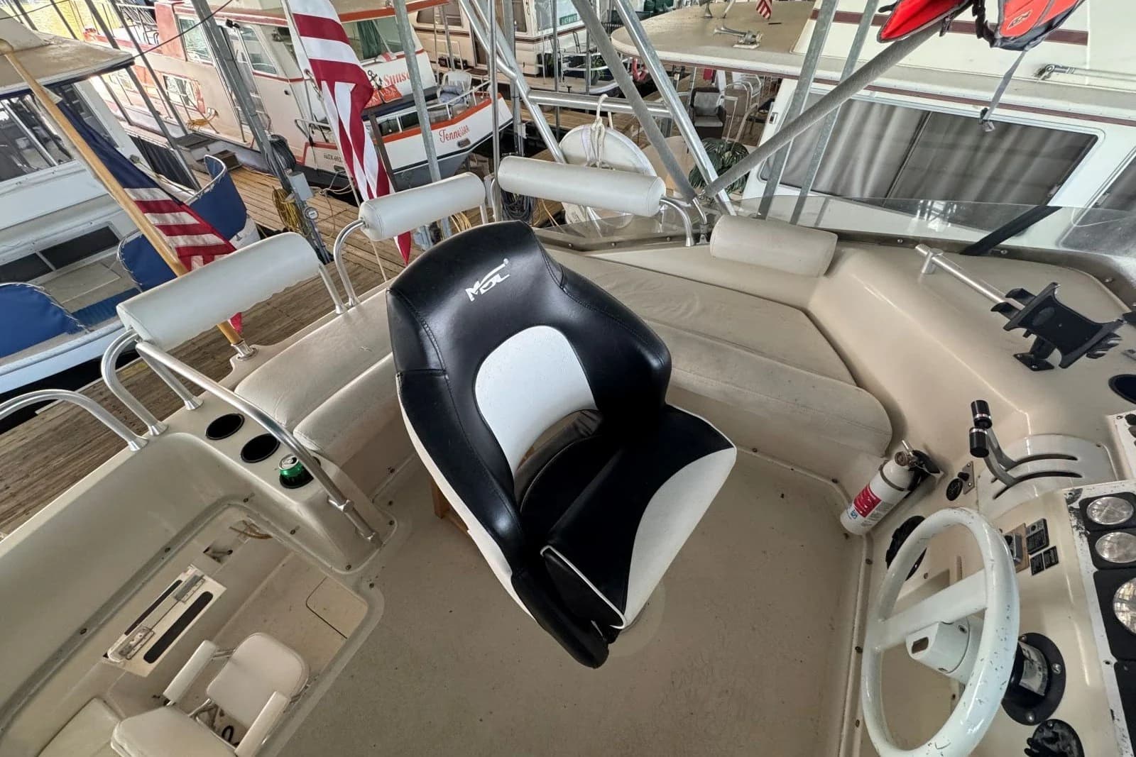 1988 Mainship Mediterranean 35 — Hendersonville, TN (photo 15)