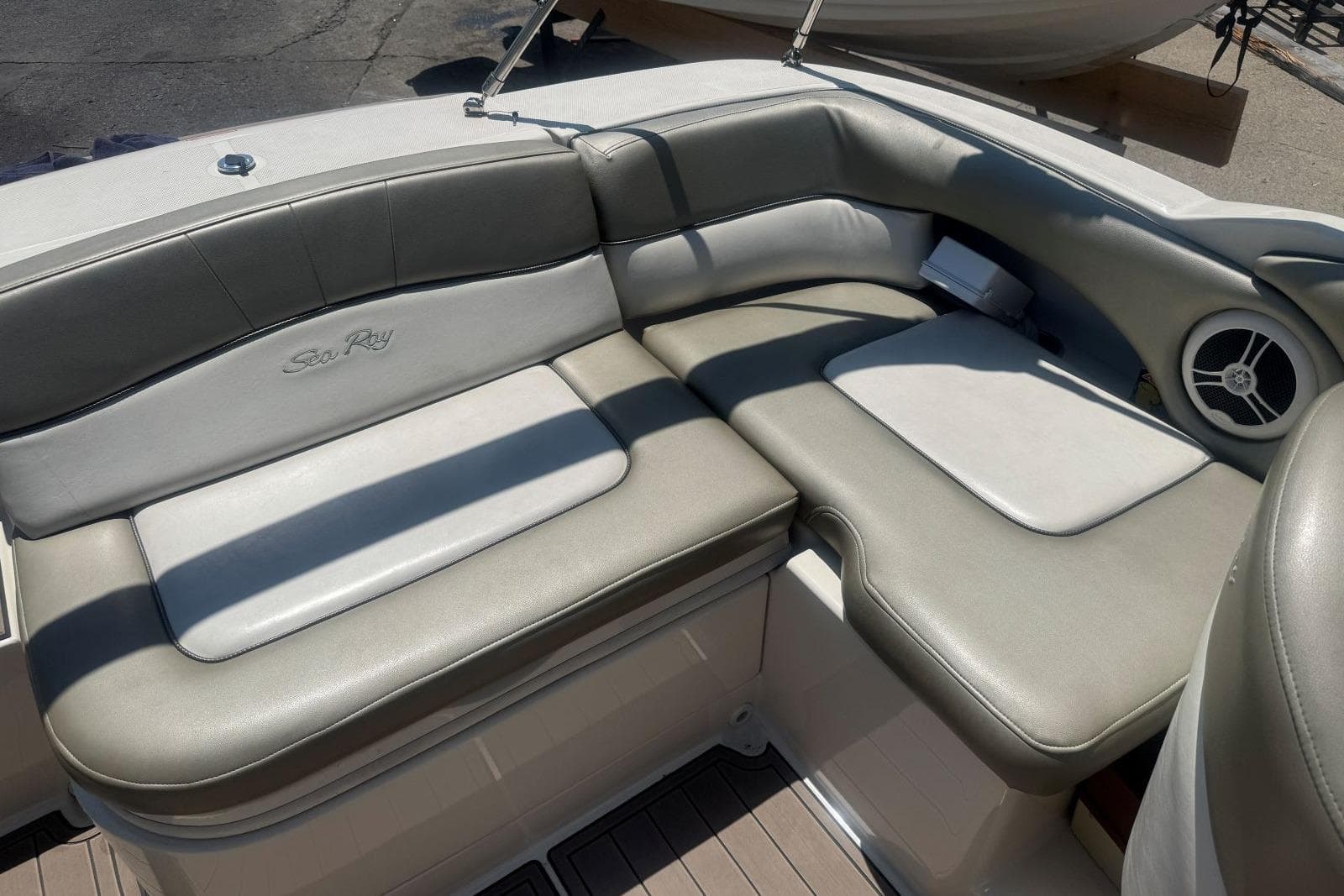 2006 Sea Ray 220 Sundeck — Hendersonville, TN (photo 19)