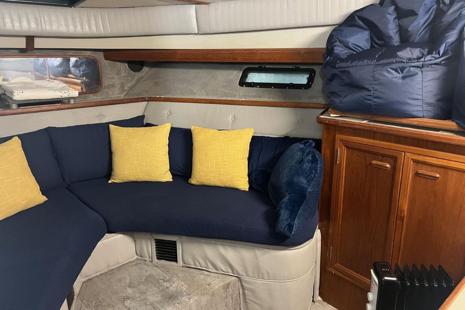 1987 Carver 42 Aft Cabin Motor Yacht — Waverly, TN (photo 33)